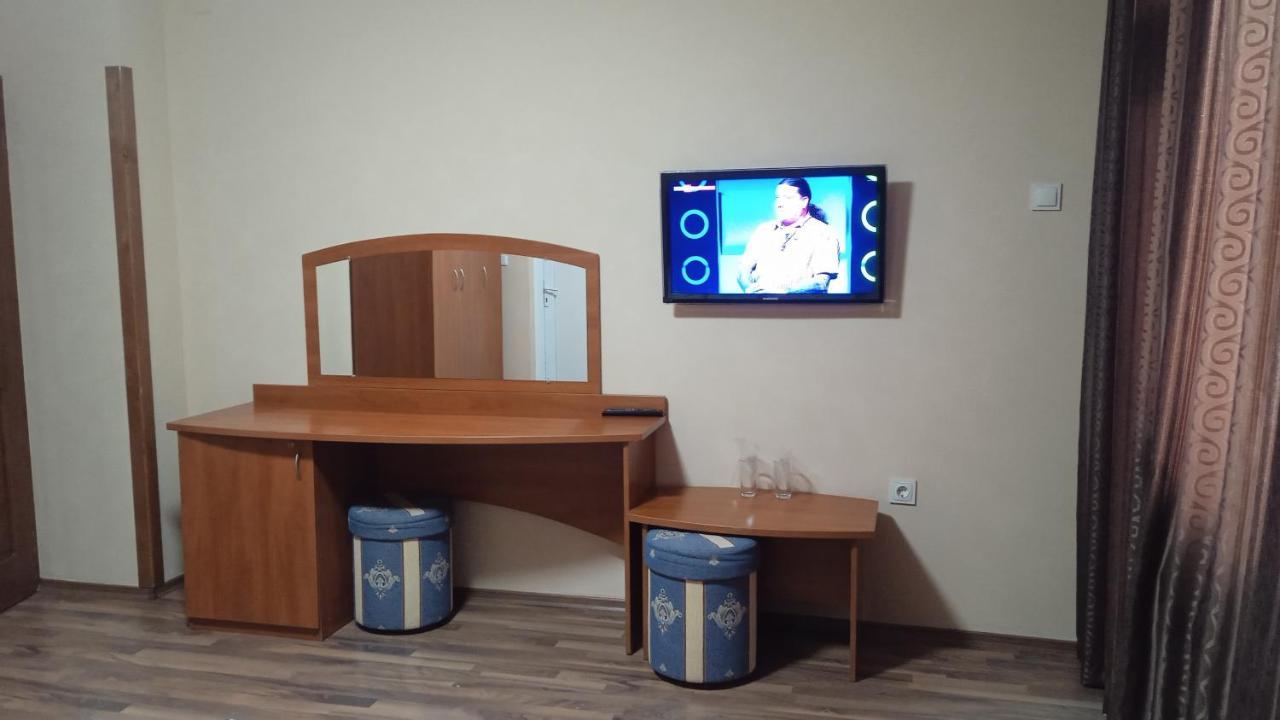 Семеен Хотел Национал Mineralni Bani Exteriör bild