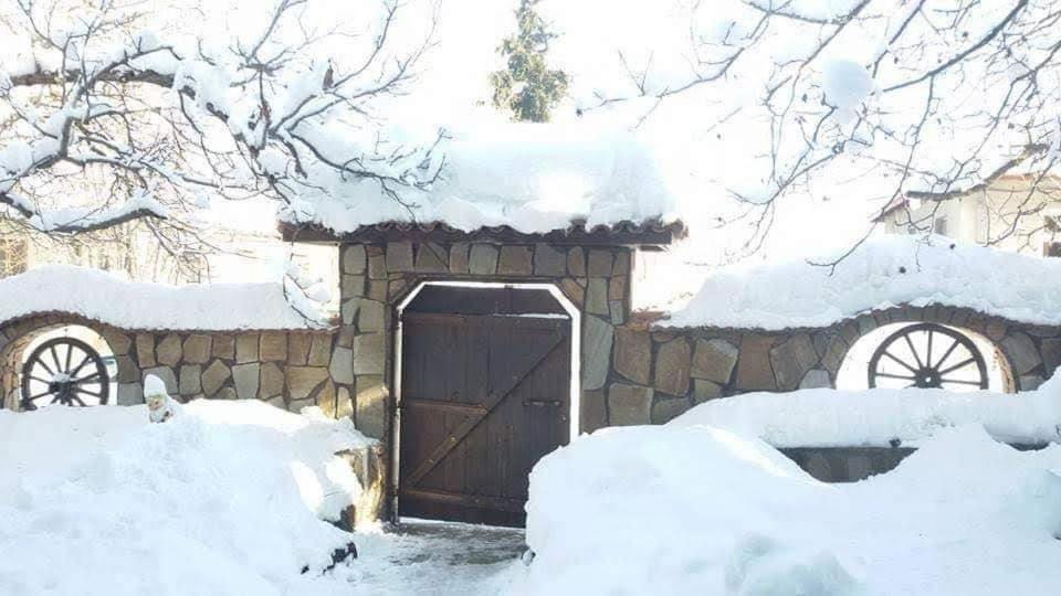 Семеен Хотел Национал Mineralni Bani Exteriör bild
