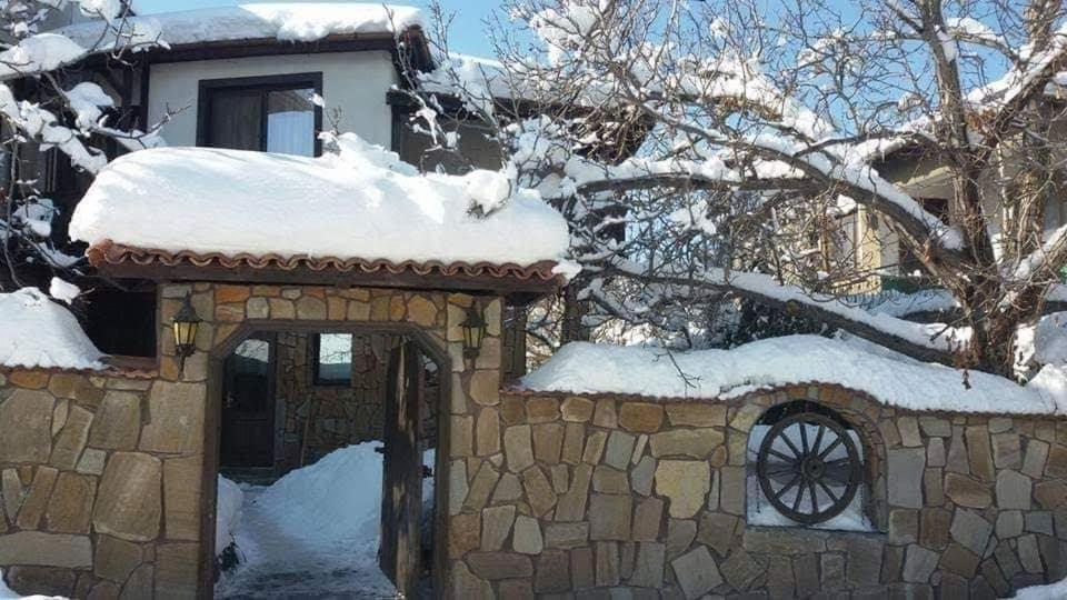Семеен Хотел Национал Mineralni Bani Exteriör bild